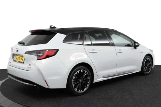 Toyota Corolla (2021) thumbnail 2