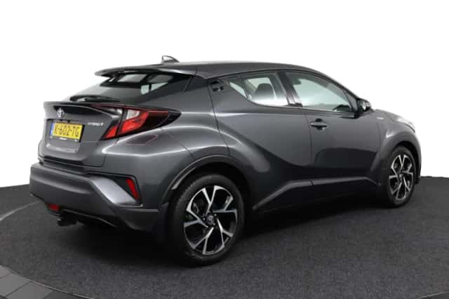 Toyota C-HR (2021) thumbnail 2