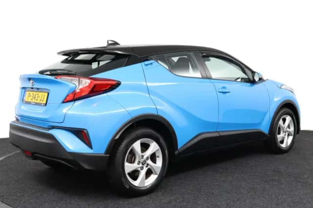 Toyota C-HR (2019) thumbnail 2