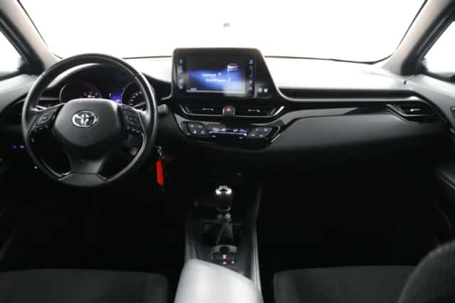Toyota C-HR (2019) thumbnail 4