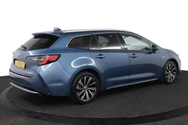 Toyota Corolla (2021) thumbnail 2