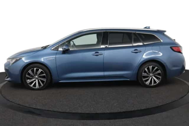 Toyota Corolla (2021) thumbnail 3