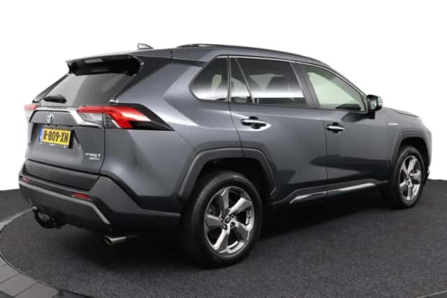 Toyota RAV4 (2022) thumbnail 2