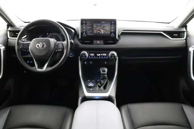 Toyota RAV4 (2022) thumbnail 4