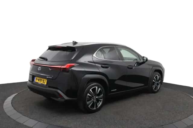 Lexus UX (2022) thumbnail 2