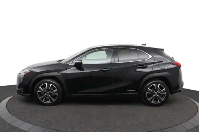 Lexus UX (2022) thumbnail 3