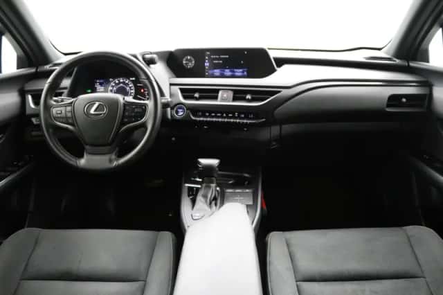 Lexus UX (2022) thumbnail 4