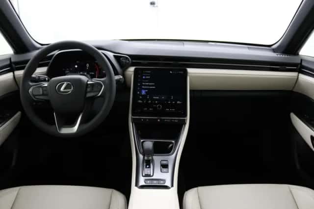Lexus LBX (2026) thumbnail 4