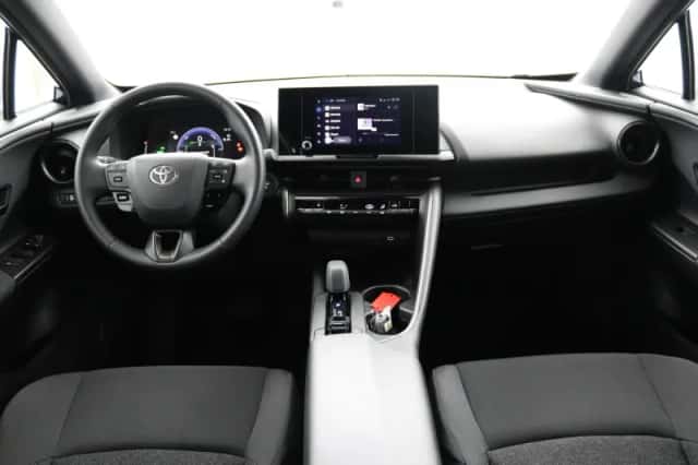 Toyota C-HR (2024) thumbnail 4