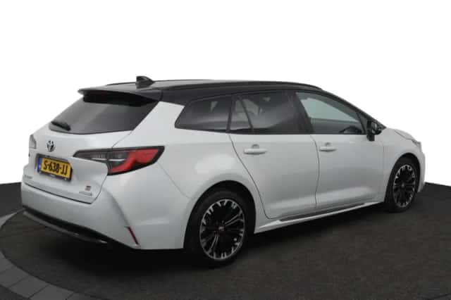 Toyota Corolla (2023) thumbnail 2