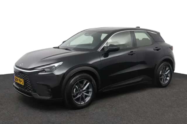Lexus LBX (2024) thumbnail 1