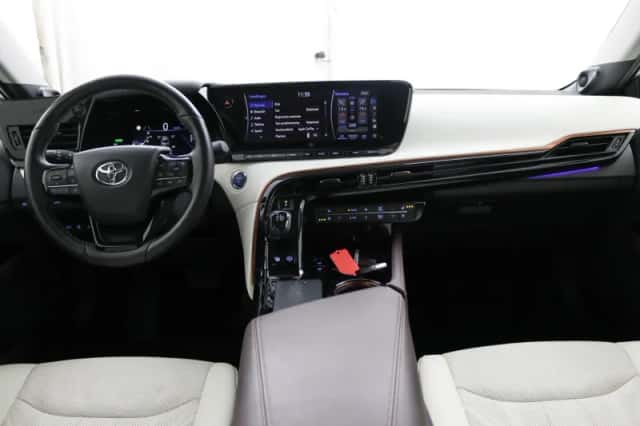 Toyota Mirai (2023) thumbnail 4