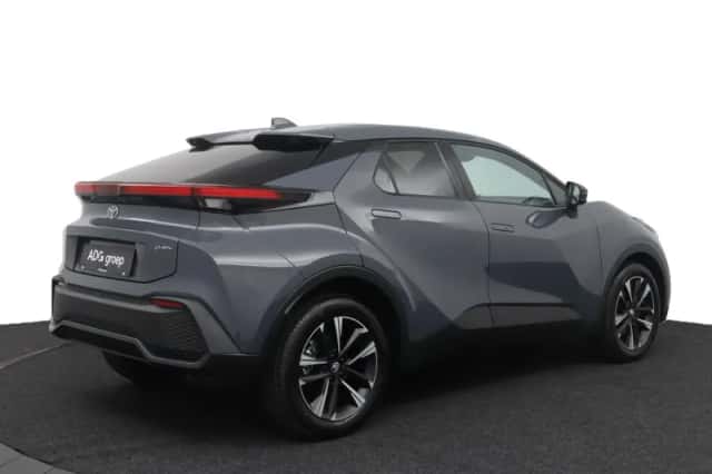 Toyota C-HR (2026) thumbnail 2