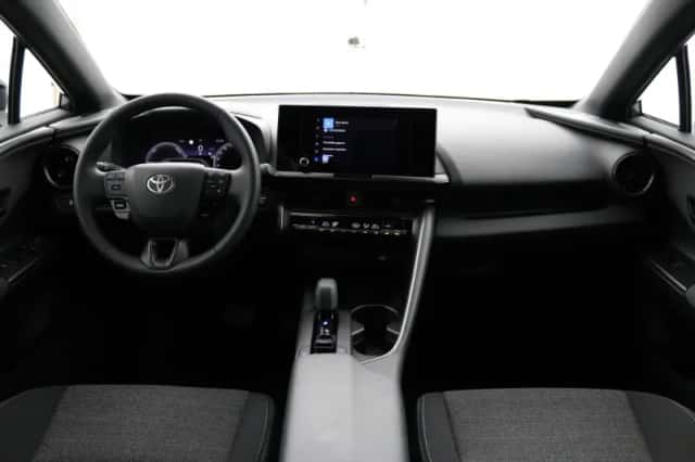 Toyota C-HR (2026) thumbnail 4