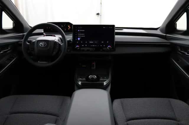Toyota bZ4X (2026) thumbnail 4