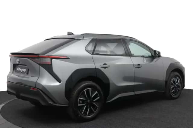 Toyota bZ4X (2026) thumbnail 2