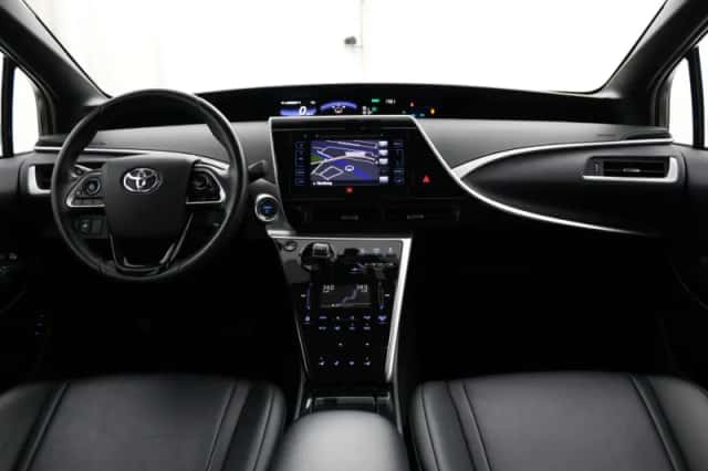 Toyota Mirai (2016) thumbnail 4