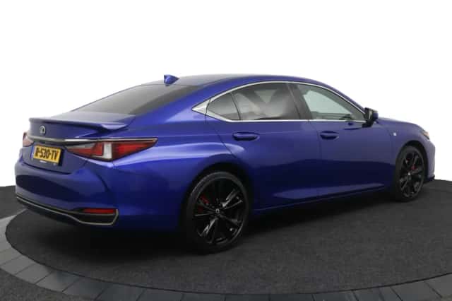 Lexus ES (2022) thumbnail 2