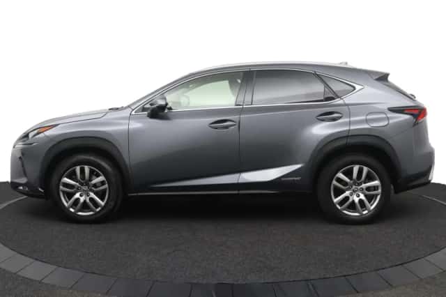 Lexus NX (2018) thumbnail 3