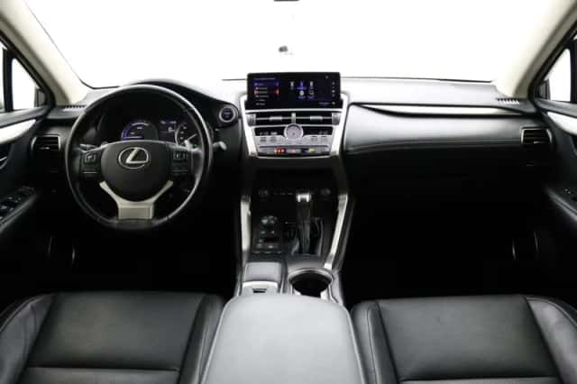 Lexus NX (2018) thumbnail 4