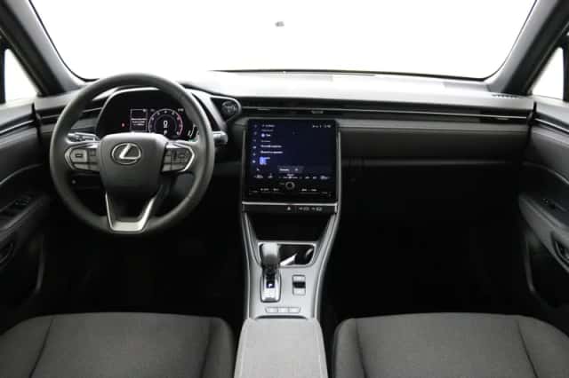 Lexus LBX (2024) thumbnail 4