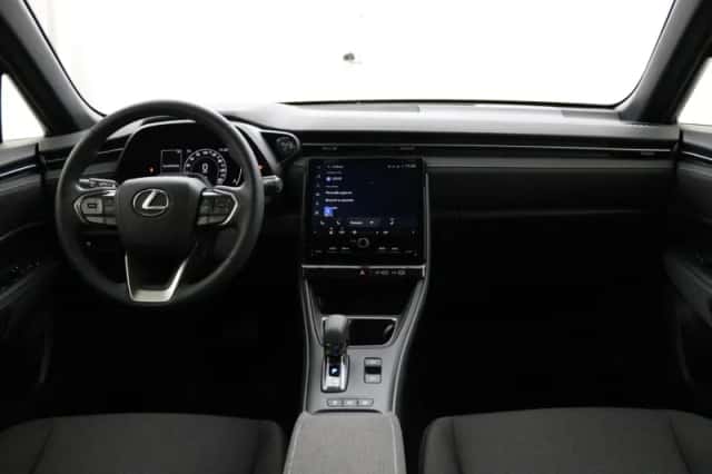 Lexus LBX (2025) thumbnail 4