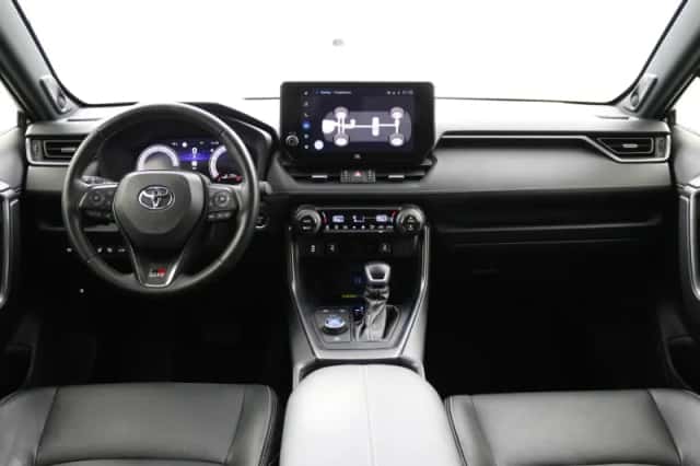 Toyota RAV4 (2024) thumbnail 4