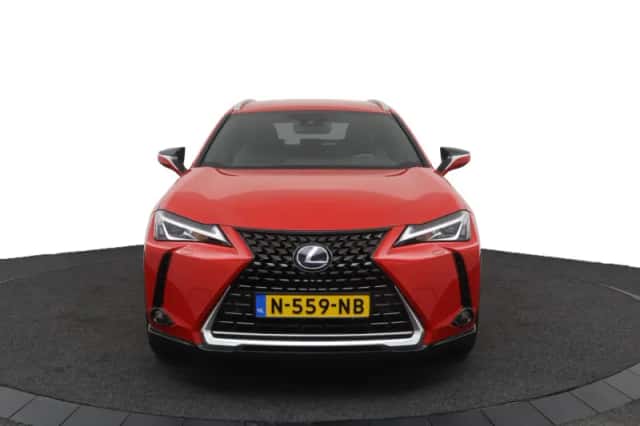 Lexus UX (2021) thumbnail 4
