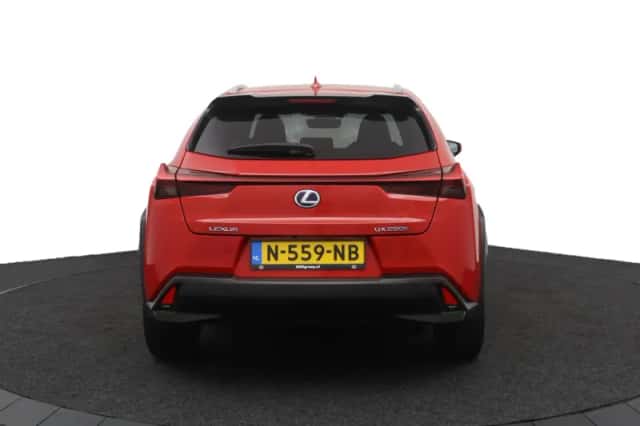 Lexus UX (2021) thumbnail 5