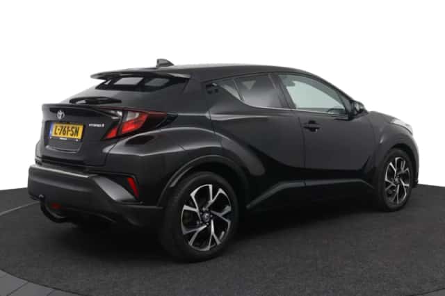 Toyota C-HR (2021) thumbnail 2