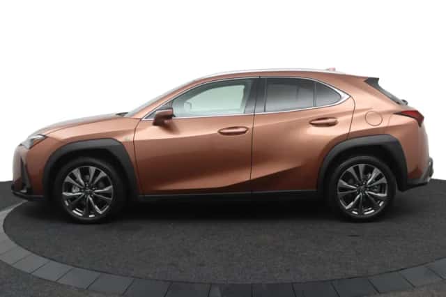 Lexus UX (2026) thumbnail 3