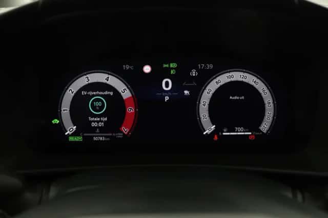 Toyota C-HR (2025) thumbnail 6