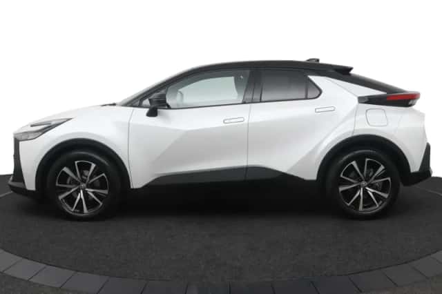 Toyota C-HR (2025) thumbnail 3