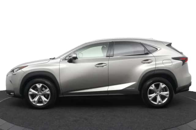 Lexus NX (2016) thumbnail 3