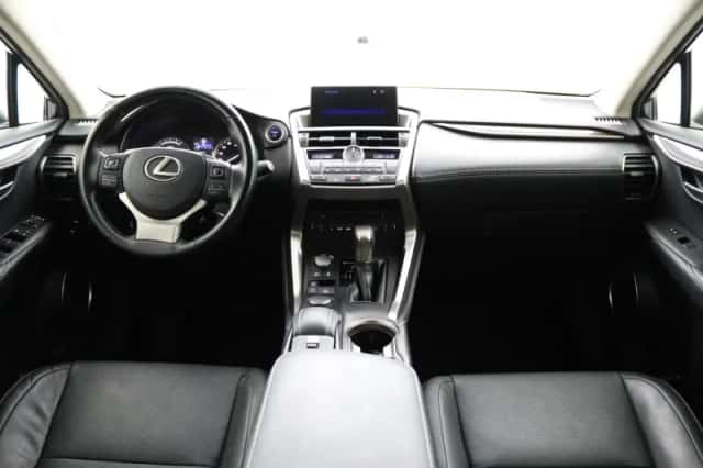 Lexus NX (2016) thumbnail 4