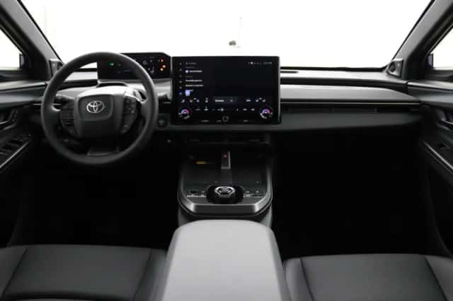 Toyota bZ4X (2026) thumbnail 4