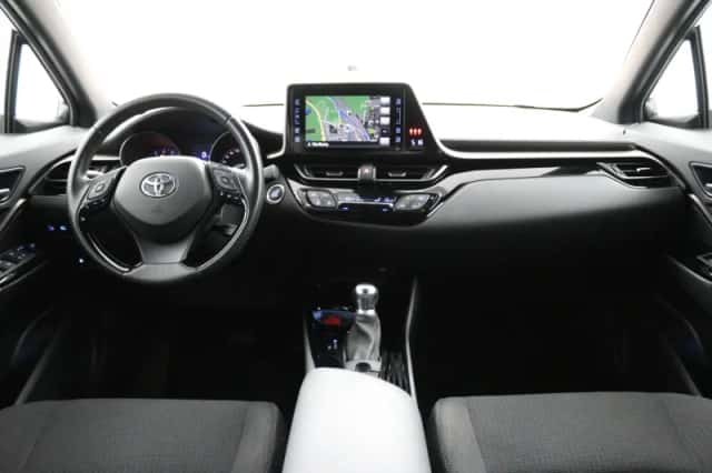 Toyota C-HR (2019) thumbnail 4