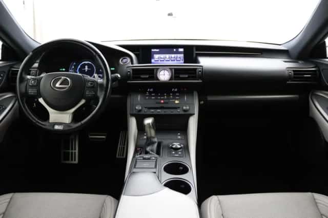 Lexus RC (2016) thumbnail 4