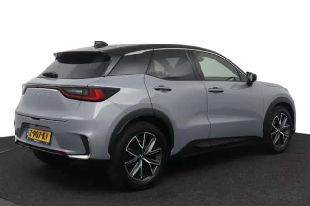 Lexus LBX (2024) thumbnail 2