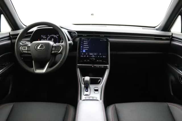 Lexus LBX (2024) thumbnail 4