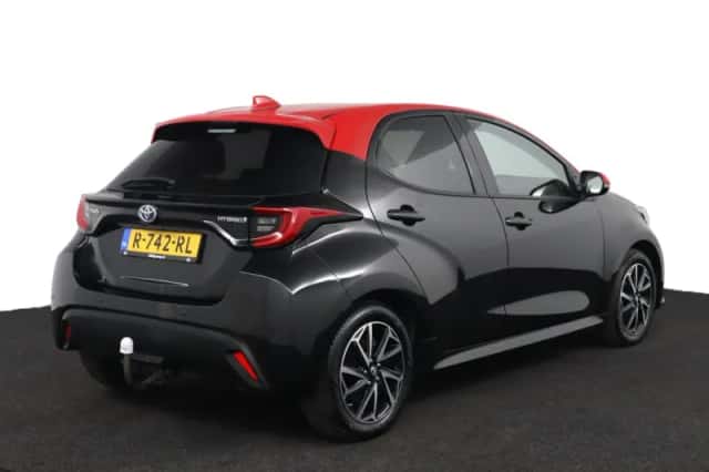 Toyota Yaris (2022) thumbnail 2