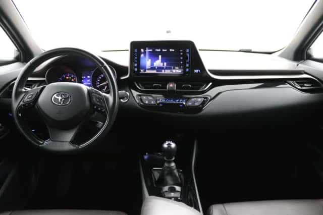 Toyota C-HR (2017) thumbnail 4