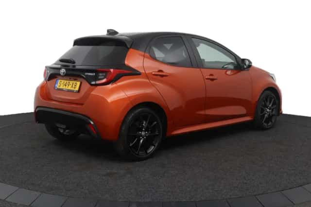 Toyota Yaris (2023) thumbnail 2
