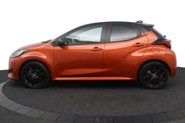 Toyota Yaris (2023) thumbnail 3