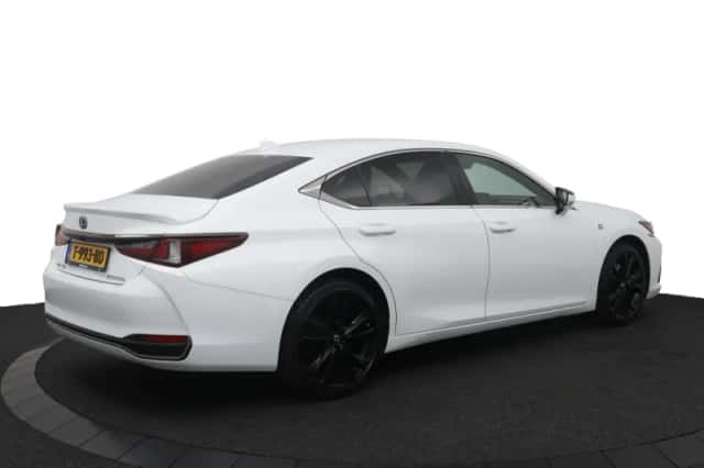 Lexus ES (2023) thumbnail 2