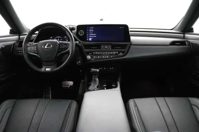 Lexus ES (2023) thumbnail 4
