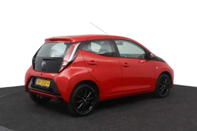 Toyota Aygo (2018) thumbnail 2