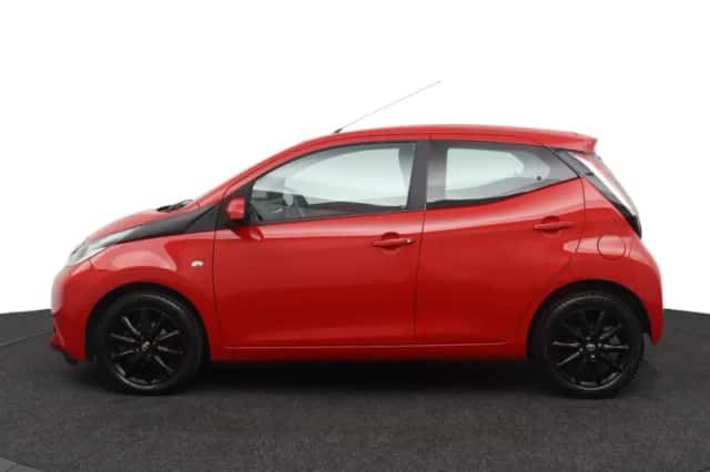 Toyota Aygo (2018) thumbnail 3
