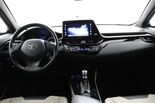 Toyota C-HR (2018) thumbnail 4