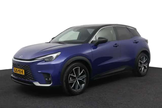 Lexus LBX (2024) thumbnail 1